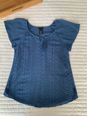 New Directions Shirt Women’s S Blue Lace Overlay Tassel Tie Short Sleeve Lined
